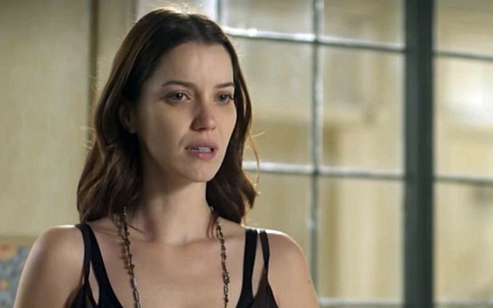 Júlia (Nathalia Dill) ficará desesperada e sacará dinheiro de sua conta bancária  - Reprodução/TV Globo