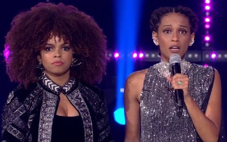 Jeniffer Nascimento ao lado de Taís Araujo após se apresentar no palco do Popstar - FOTOS: REPRODUÇÃO/TV GLOBO