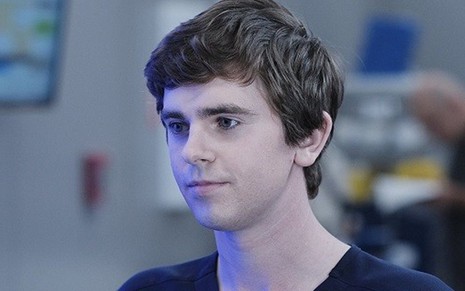 O ator Freddie Highmore, ex-Bates Motel, em cena da primeira temporada de Good Doctor - Divulgação/ABC