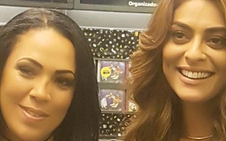 Fabiana Escobar e Juliana Paes posam juntas na gravação do final de A Força do Querer - Reprodução