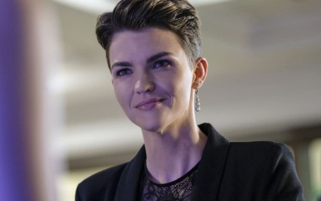 Ruby Rose em cena da série Batwoman
