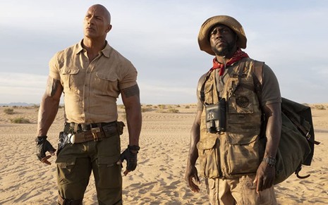 Dwayne Johnson e Kevin Hart em cena de Jumanji: Próxima Fase