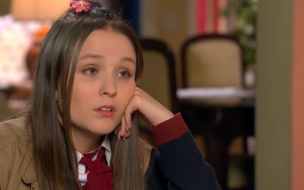 A atriz Larissa Manoela caracterizada como Mirela em cena da novela As Aventuras de Poliana, exibida pelo SBT 