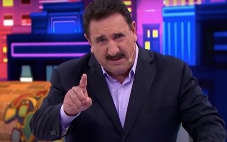 O apresentador Ratinho no Programa do Ratinho, do SBT