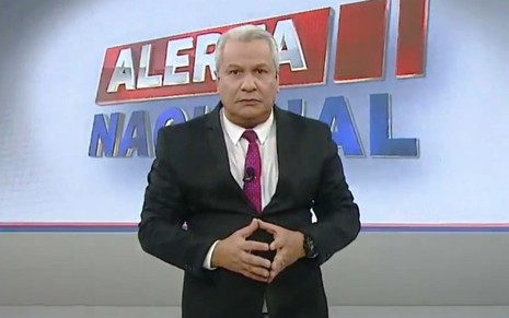 Sikêra Jr. no estúdio do programa Alerta Nacional, da RedeTV!