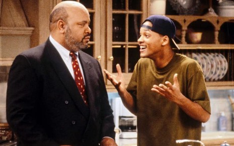 James Avery e Will Smith na cozinha da mansão dos Banks de Um Maluco no Pedaço