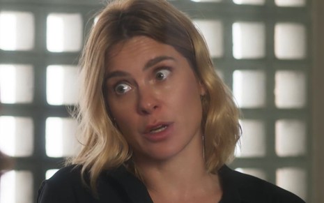 Lumiar (Carolina Dieckmann) em cena de Vai na Fé