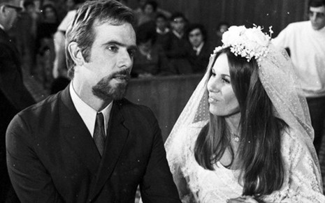 Francisco Cuoco e Renata Sorrah em cena da novela Assim na Terra Como no Céu (1970)