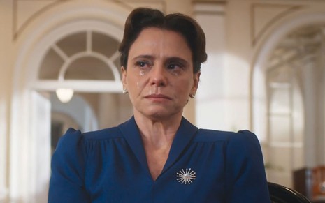 Malu Galli grava cena chorando, como Violeta de Além da Ilusão, novela das seis da Globo