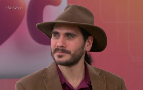 Gabriel Sater durante entrevista ao Mais Você com Ana Maria Braga