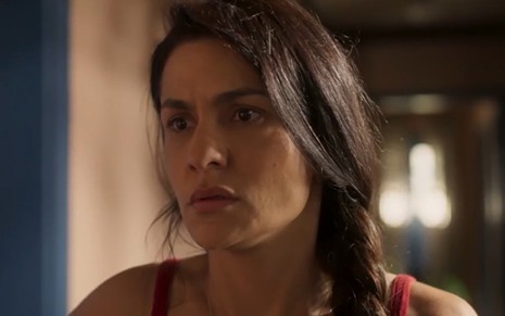 Paula Barbosa grava cena como Zefa em Pantanal