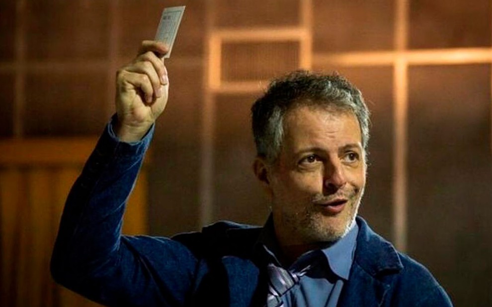 O ator Marcelo Varzea em cena do,- espetáculo Sede