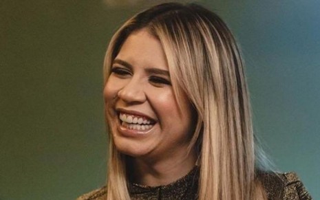 Marília Mendonça sorri