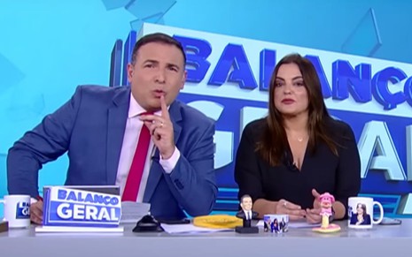 Reinaldo Gottino e Fabíola Reipert na edição de sexta (20) do quadro A Hora da Venenosa, do Balanço Geral