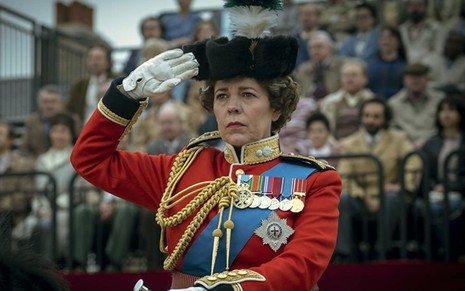 Olivia Colman em cena da 4ª temporada de The Crown