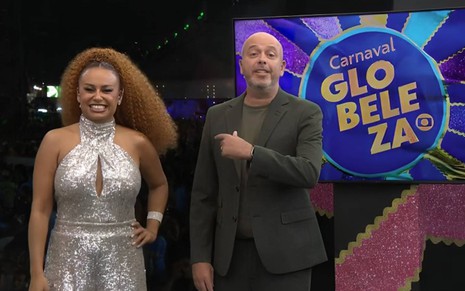 Foto de Karine Alves e Alex Escobar durante transmissão do Carnaval