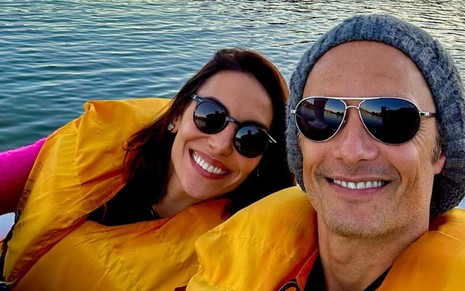 Mel Fronckowiak, à esquerda, e Rodrigo Santoro, à direita