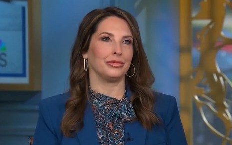 Ronna McDaniel tem expressão seca em aparição no Meet the Press, da NBC