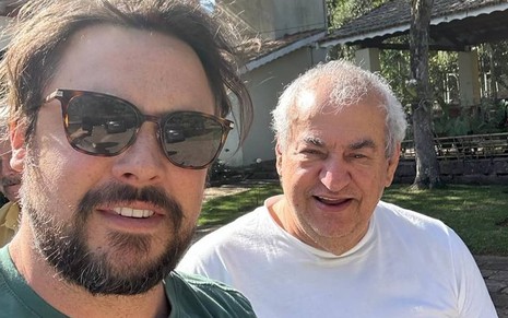 Foto de Sergio Guizé ao lado do pai, Salvador Guizé