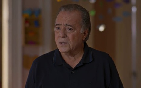 O ator Tony Ramos com expressão preocupada em cena de Dona de Mim