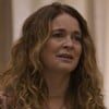 A atriz Cláudia Abreu com expressão de tristeza em cena de Dona de Mim