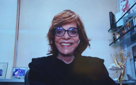 Gloria Perez em participação no Altas Horas durante a pandemia; autora não renovou com a Globo