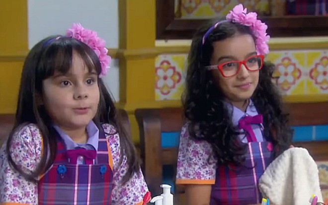 Siena Belle (Frida) e Renata Randel (Bárbara) em cena de Carinha de Anjo, do SBT - Reprodução/SBT