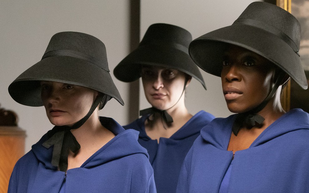 Jules Hartley (esquerda) e Sophia Stephens (direita) em paródia de The Handmaid's Tale em Dear White People - Divulgação/Netflix