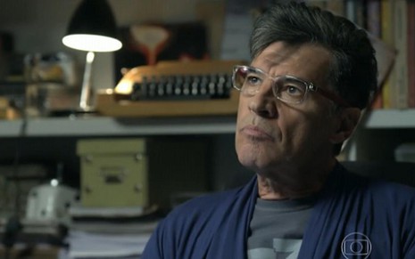 Paulo Betti é o blogueiro Téo Pereira na novela Império, da Globo; personagem vai brigar com Cláudio - Reprodução/TV Globo