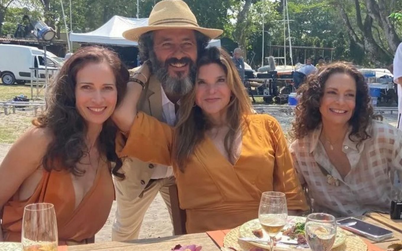Giovanna Gold durante os bastidores da gravação